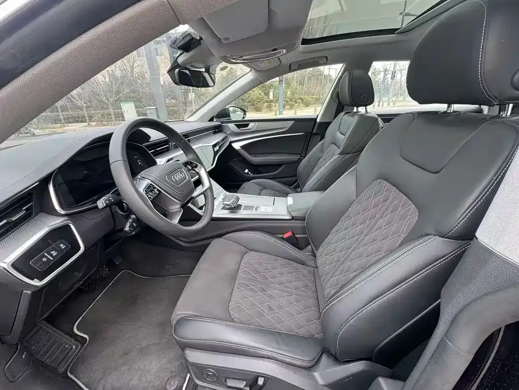 Audi A7L — фото 7