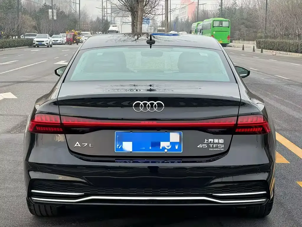 Audi A7L — фото 5