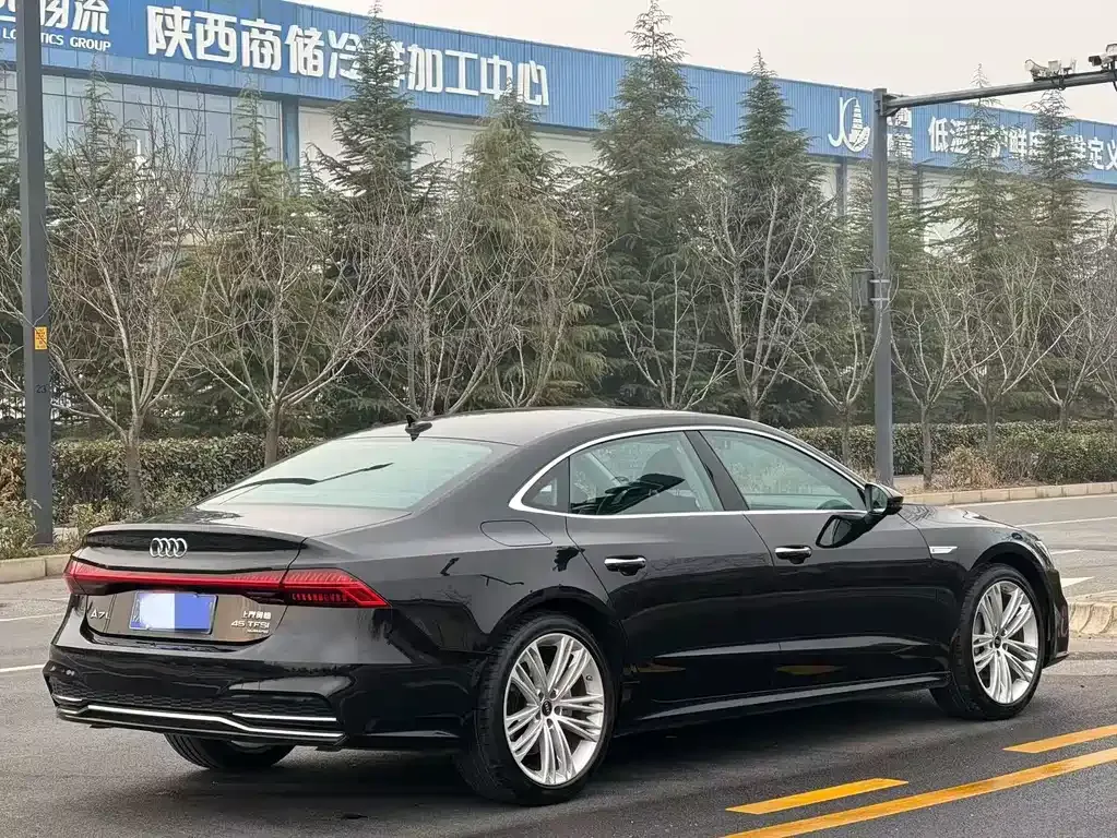 Audi A7L — фото 6