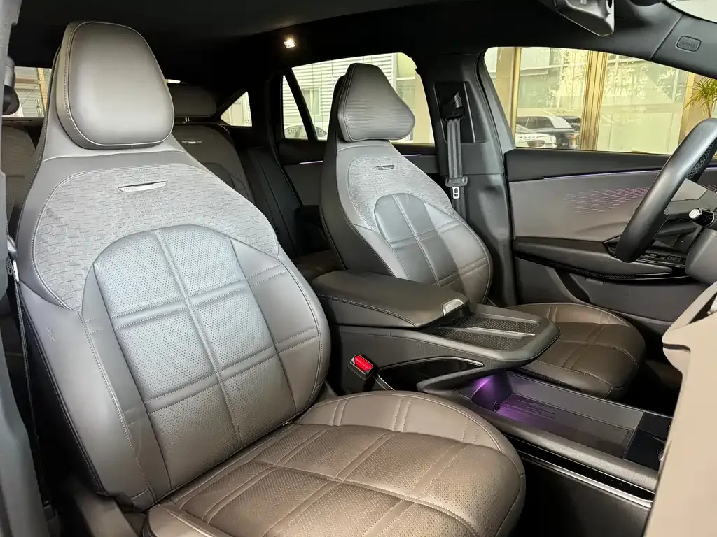 Hongqi EH7 2024 из CN, фото 2