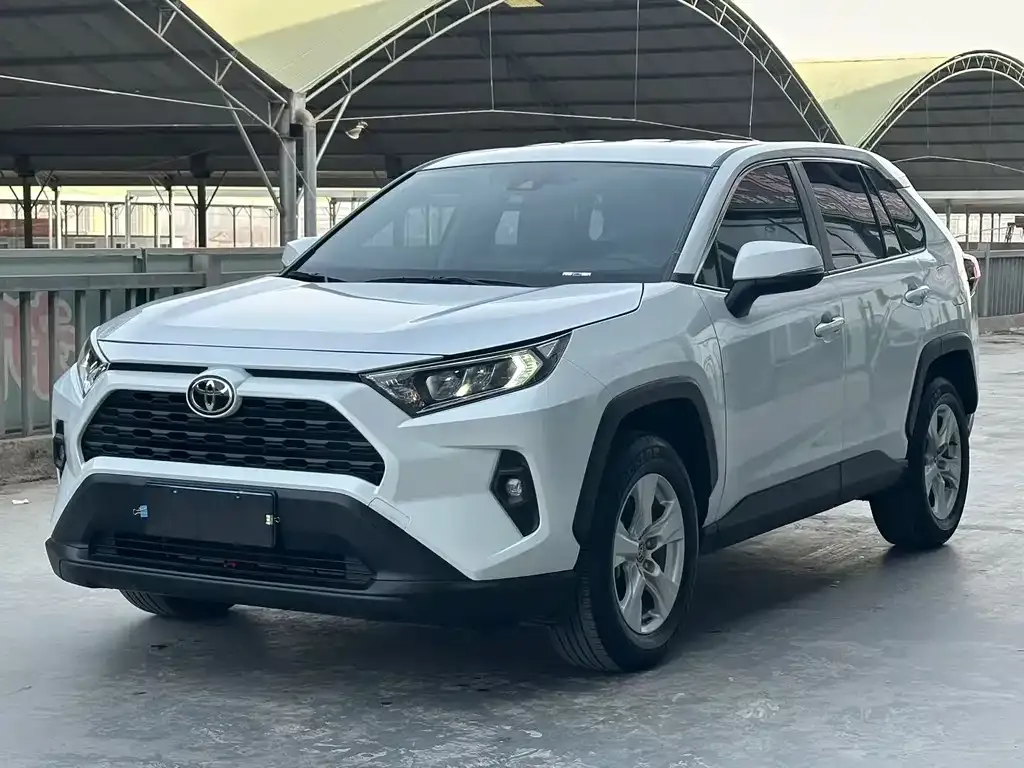 Toyota RAV4 2024 из CN, фото 1