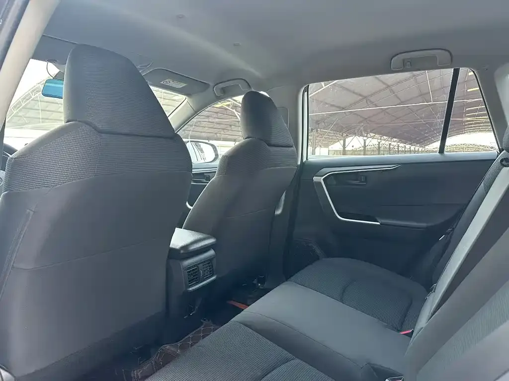 Toyota RAV4 2024 из CN, фото 6