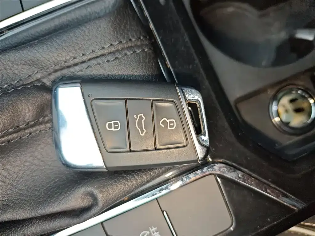 Volkswagen Passat 2023 из CN, фото 4
