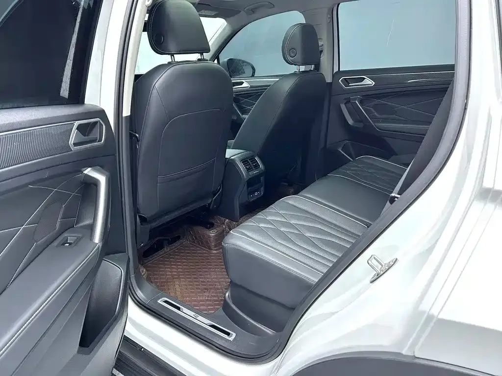 Volkswagen Tiguan L 2023 из CN, фото 2
