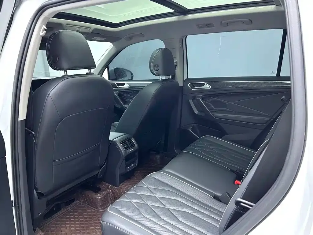 Volkswagen Tiguan L 2023 из CN, фото 4