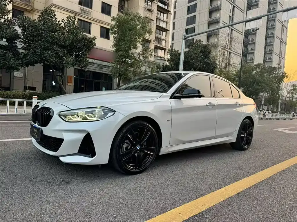 BMW 1 Series 2023 из CN, фото 1