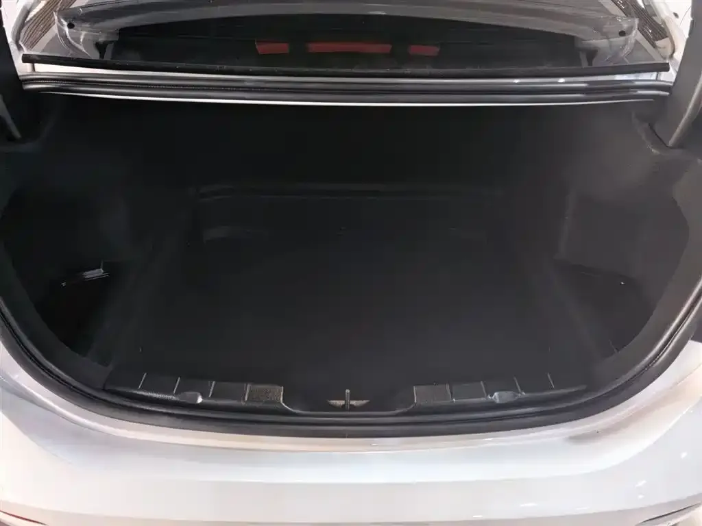 BMW 1 Series 2023 из CN, фото 2