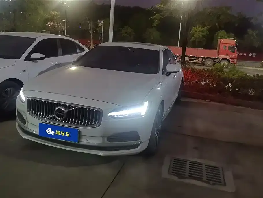 Volvo S90 PHEV 2023 из CN, фото 1