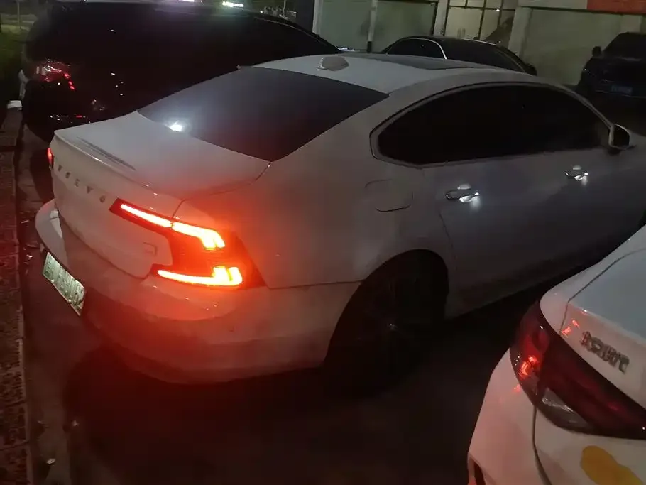 Volvo S90 PHEV 2023 из CN, фото 6