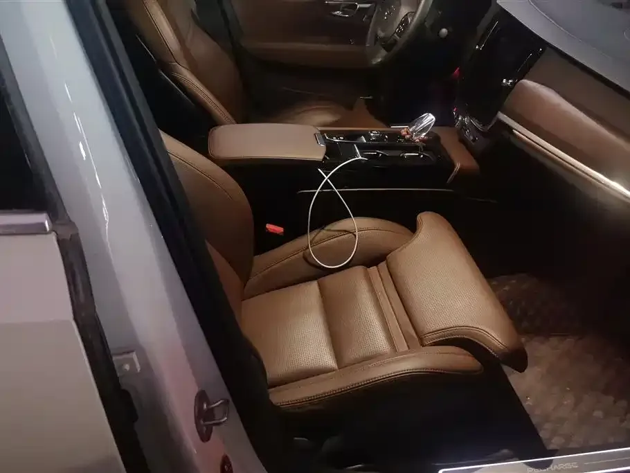 Volvo S90 PHEV 2023 из CN, фото 2