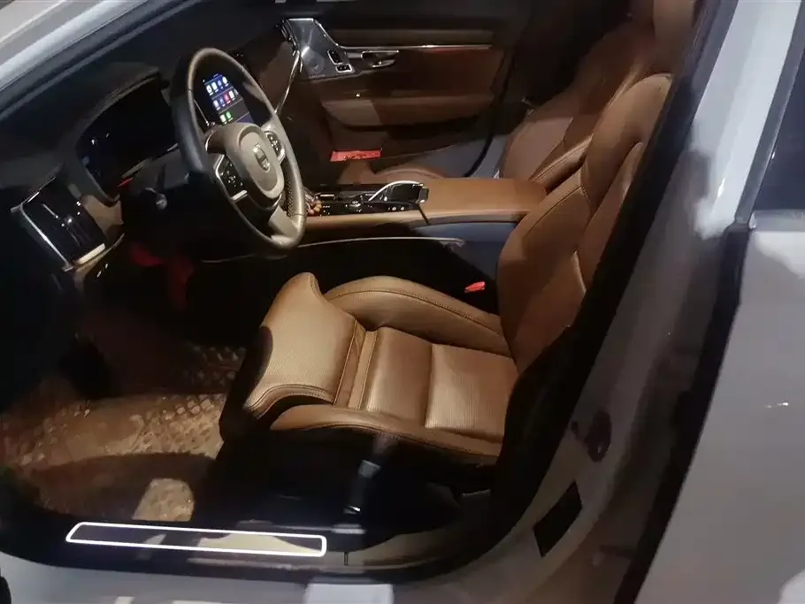 Volvo S90 PHEV 2023 из CN, фото 3