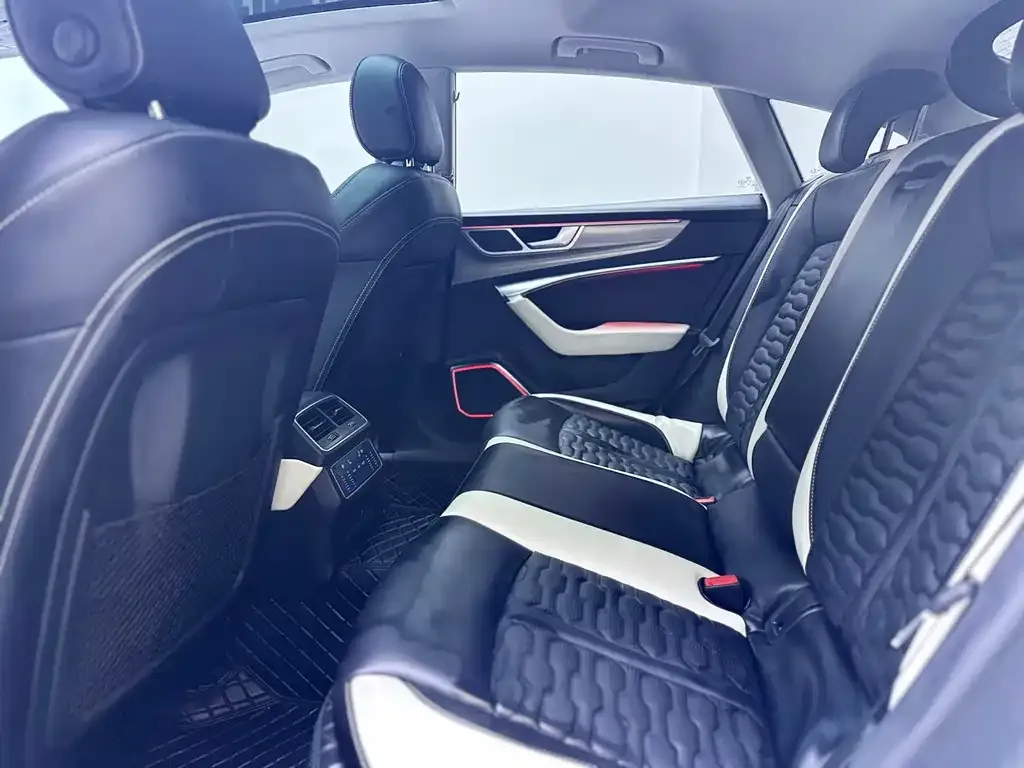 Audi A7 2022 из CN, фото 5