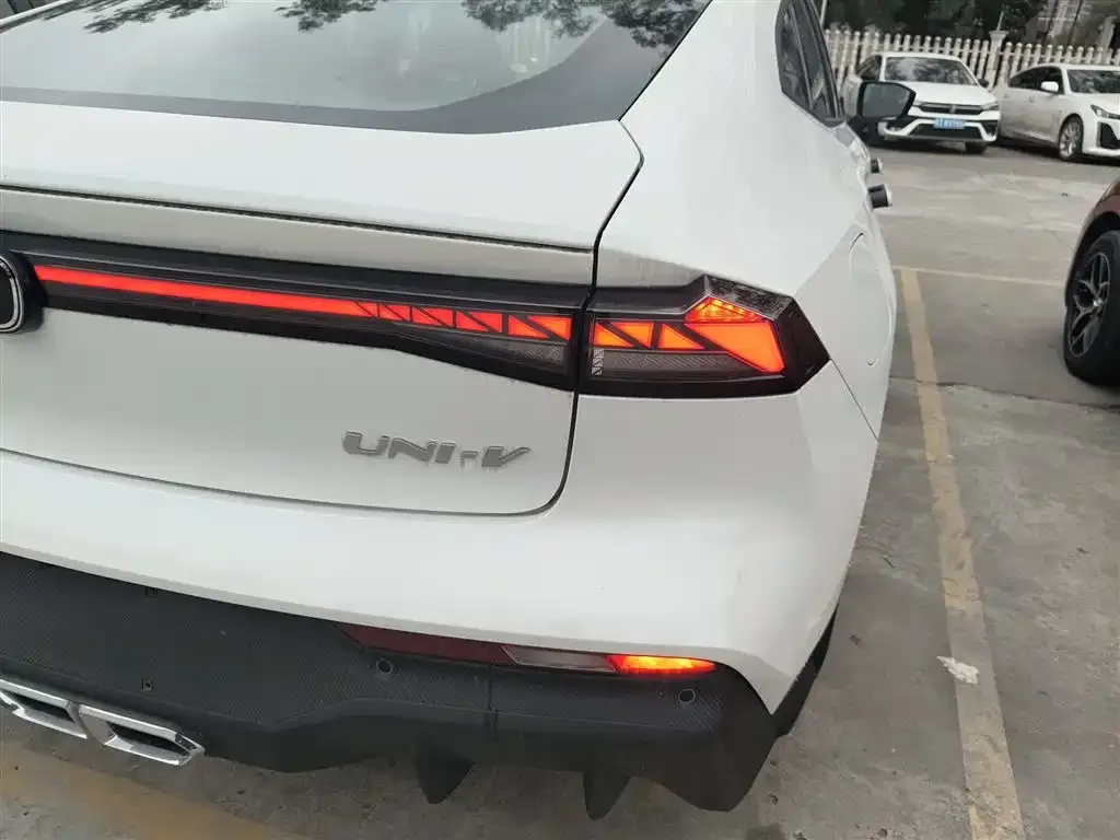 Changan UNI-V iDD 2025 из CN, фото 2