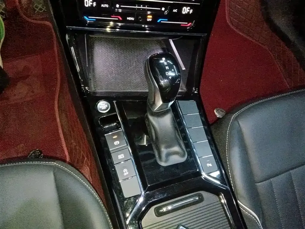 Volkswagen Passat 2023 из CN, фото 10