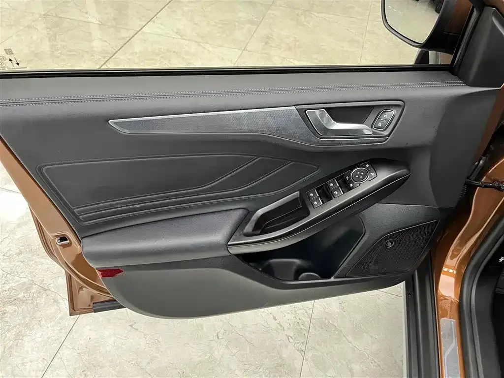 Ford Focus Active 2021 из CN, фото 3