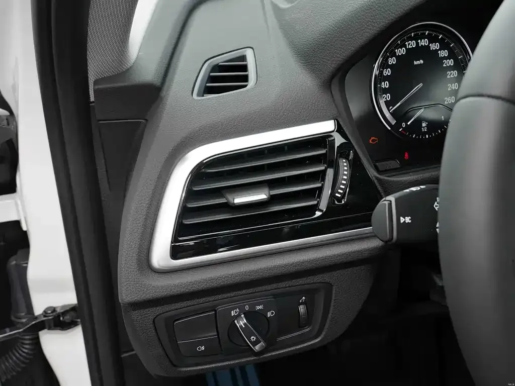 BMW 1 Series 2021 из CN, фото 9