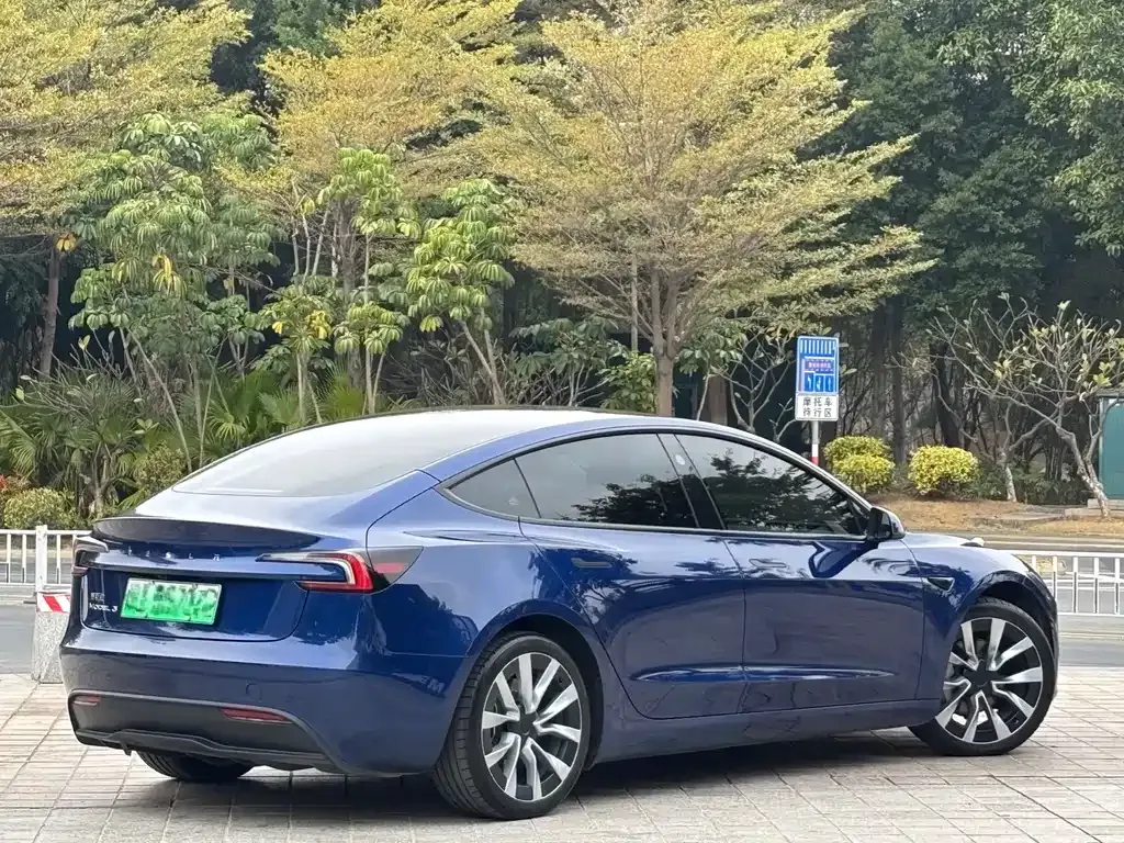 Tesla Model 3 — фото 9