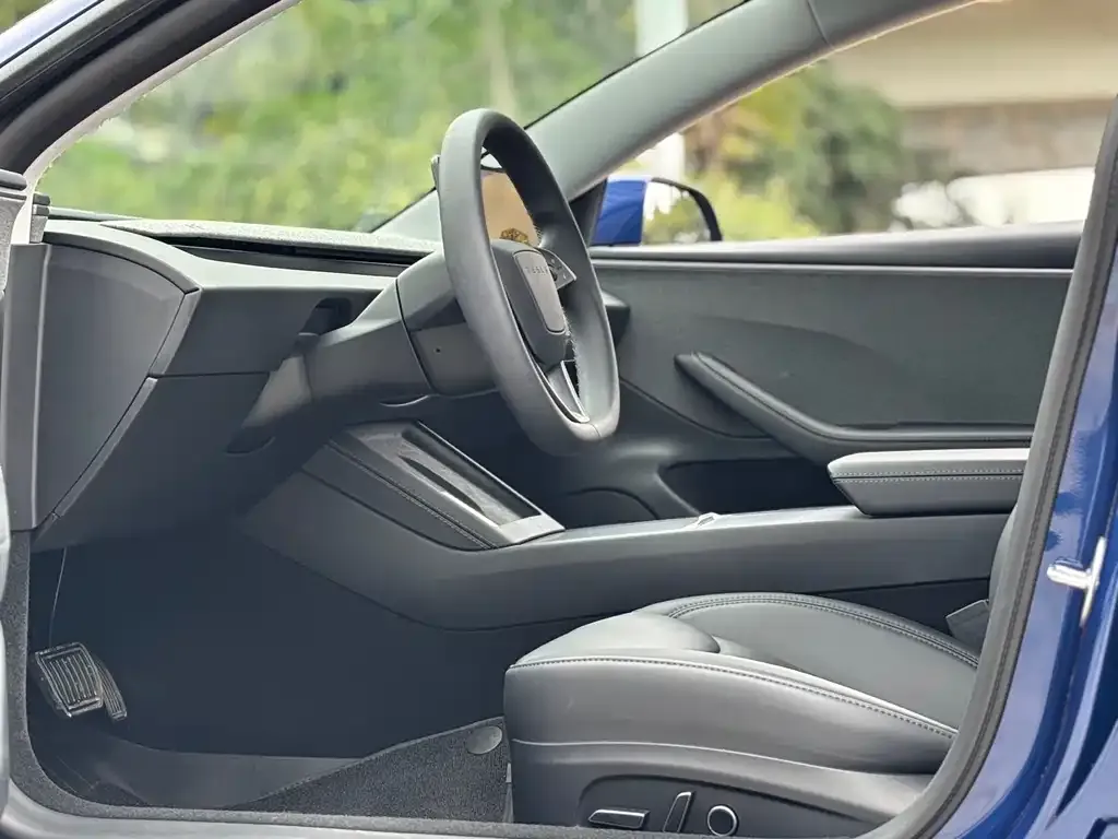 Tesla Model 3 — фото 4