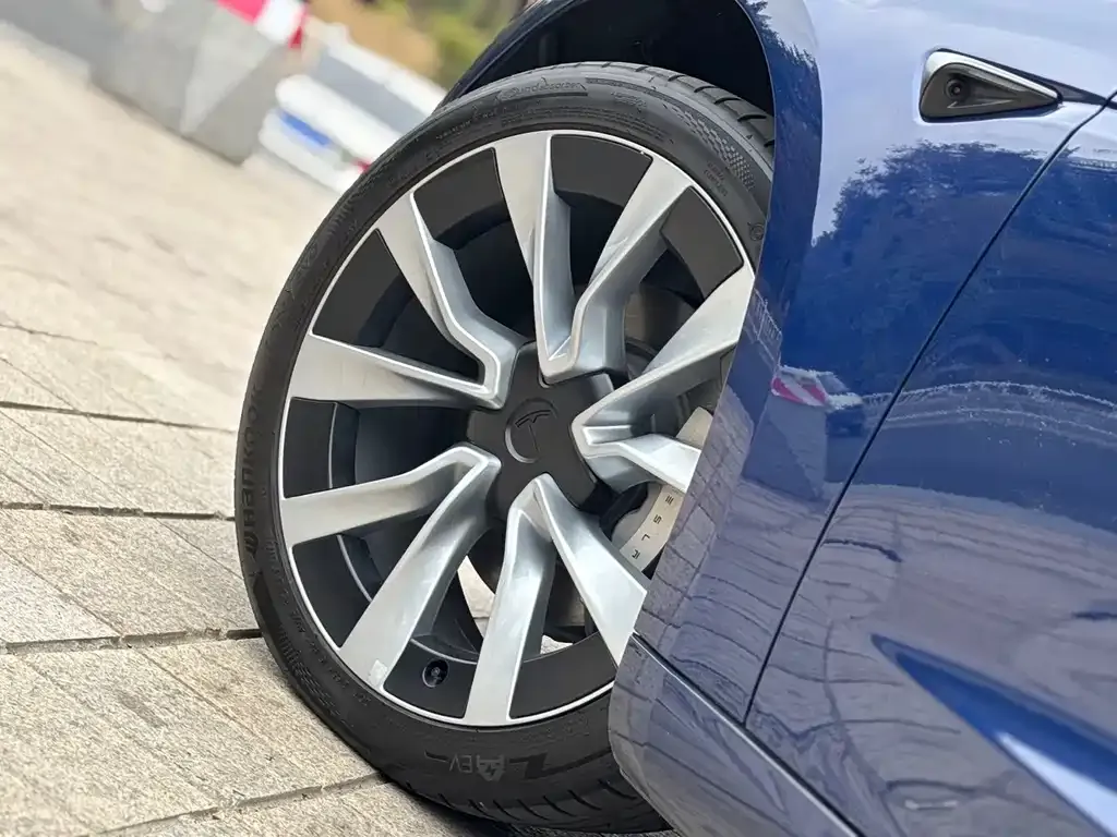 Tesla Model 3 — фото 5