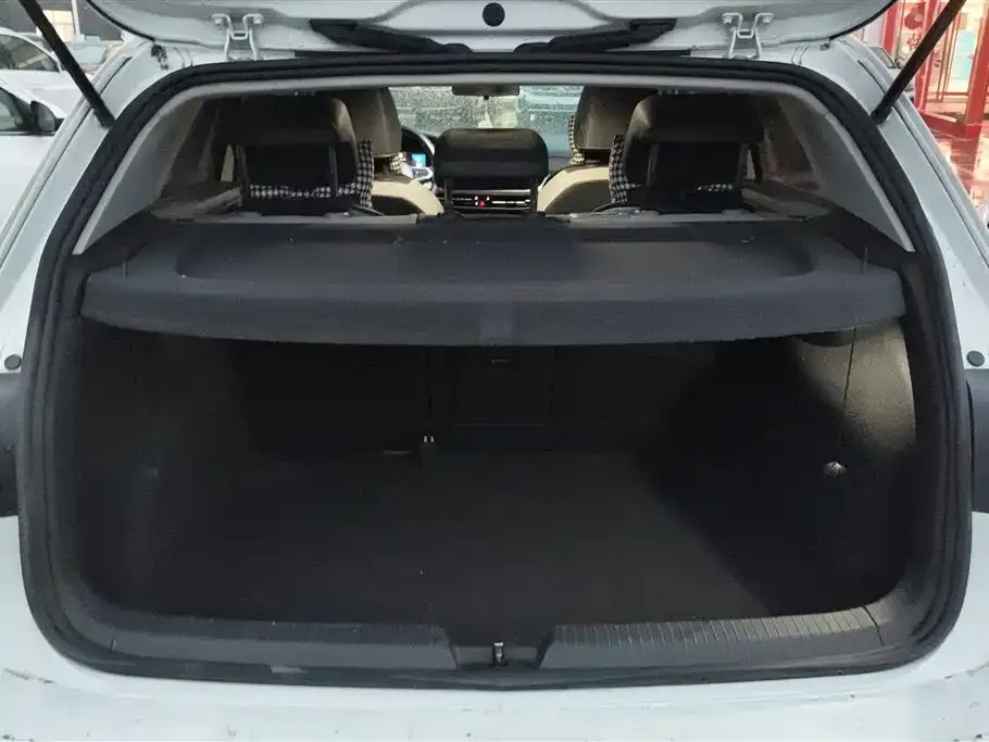 Volkswagen Golf 2022 из CN, фото 4
