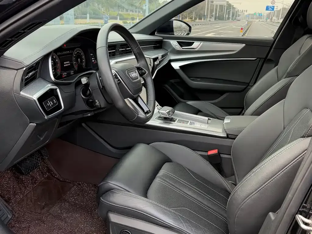 Audi A6L 2023 из CN, фото 9