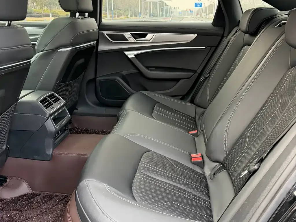 Audi A6L 2023 из CN, фото 6