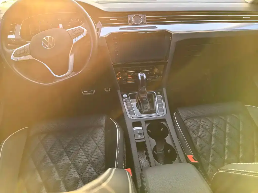 Volkswagen Magotan GTE PHEV 2022 из CN, фото 2