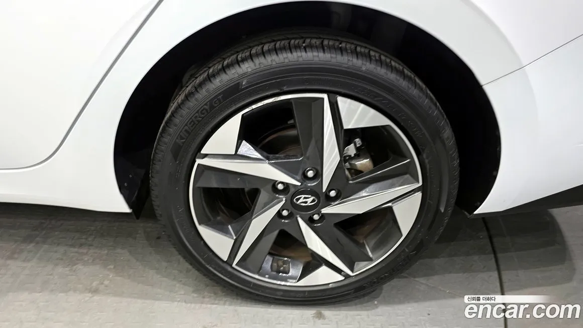 Hyundai AVANTE — фото 3