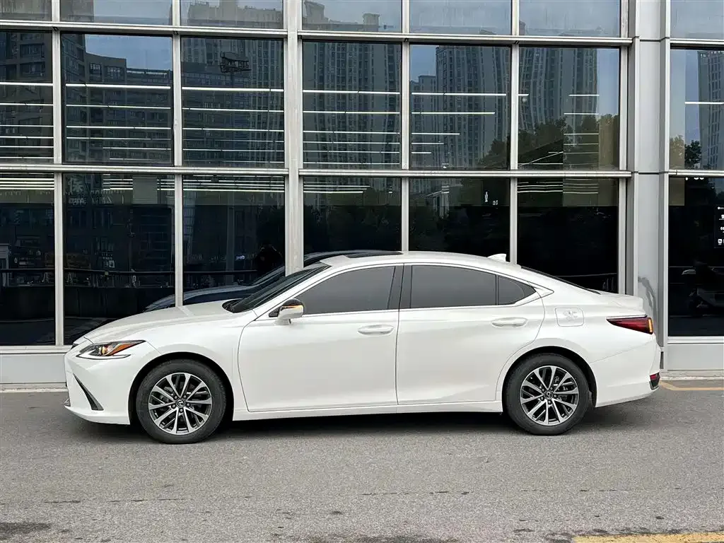 Lexus ES — фото 10