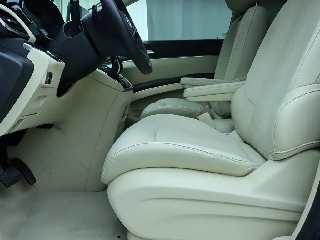 Buick GL8 2023 из CN, фото 3