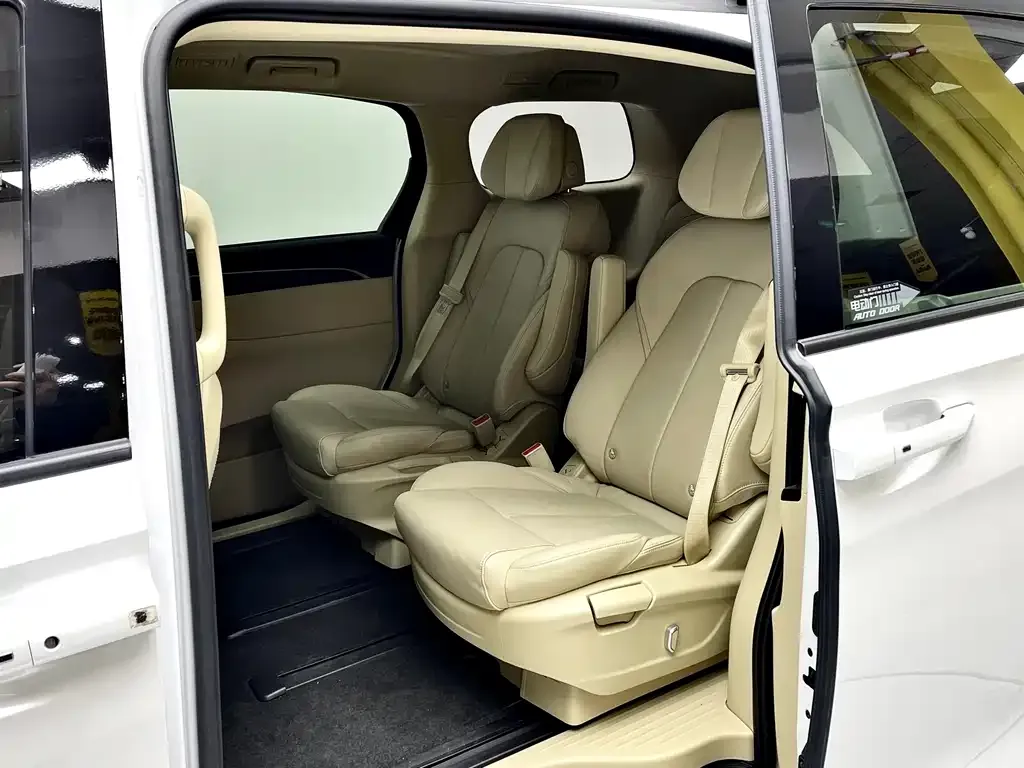 Buick GL8 2022 из CN, фото 9