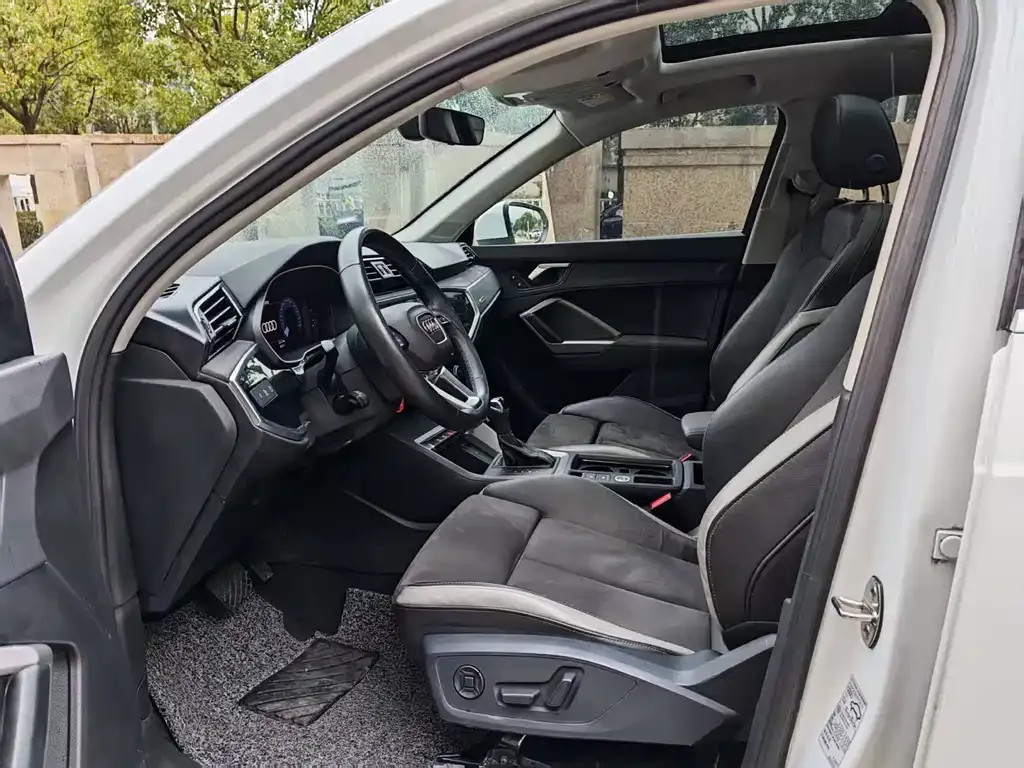 Audi Q3 2023 из CN, фото 2