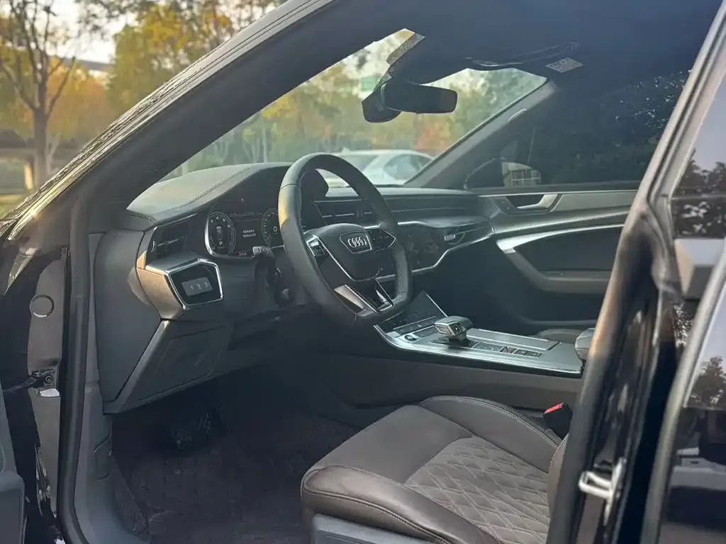 Audi A7L 2023 из CN, фото 6
