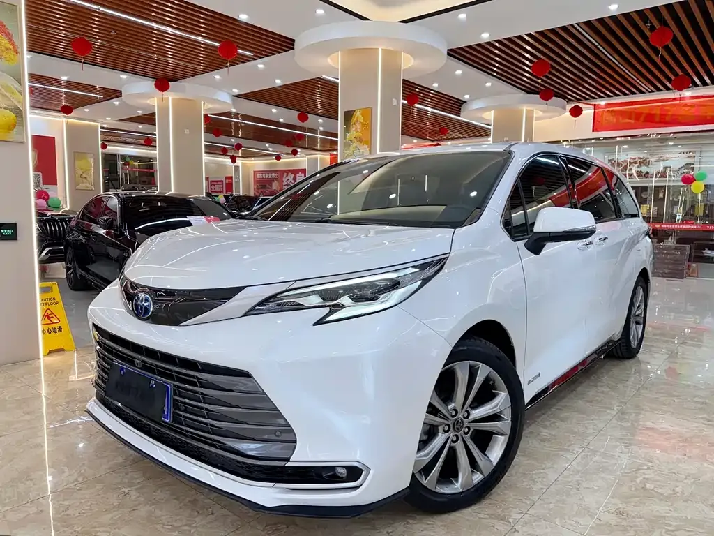 Toyota Sienna 2023 из CN, фото 1