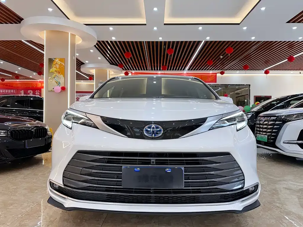 Toyota Sienna 2023 из CN, фото 9