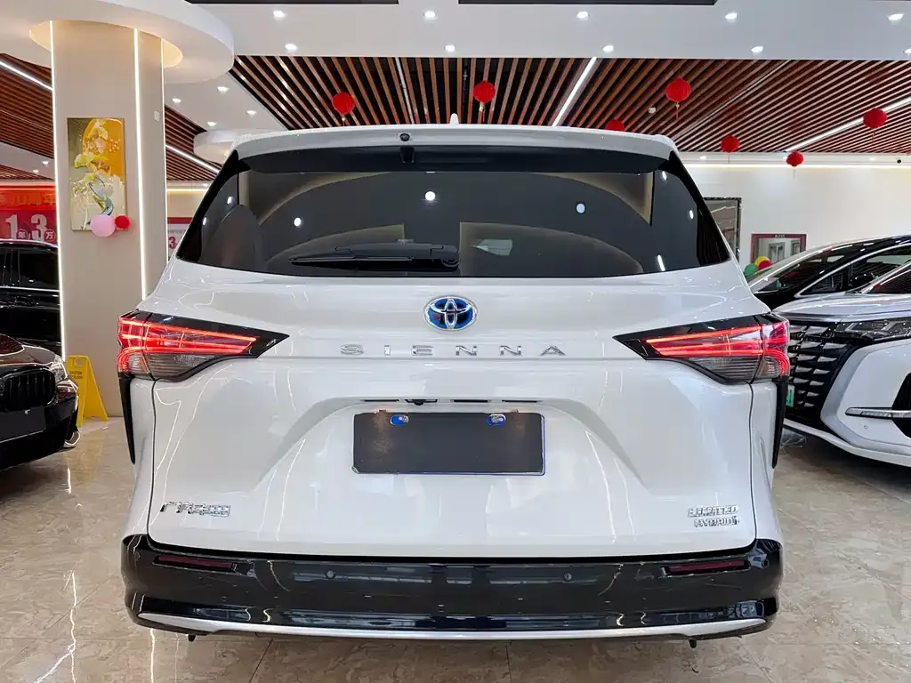 Toyota Sienna 2023 из CN, фото 3