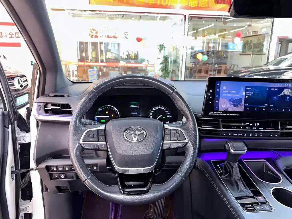 Toyota Sienna 2023 из CN, фото 4