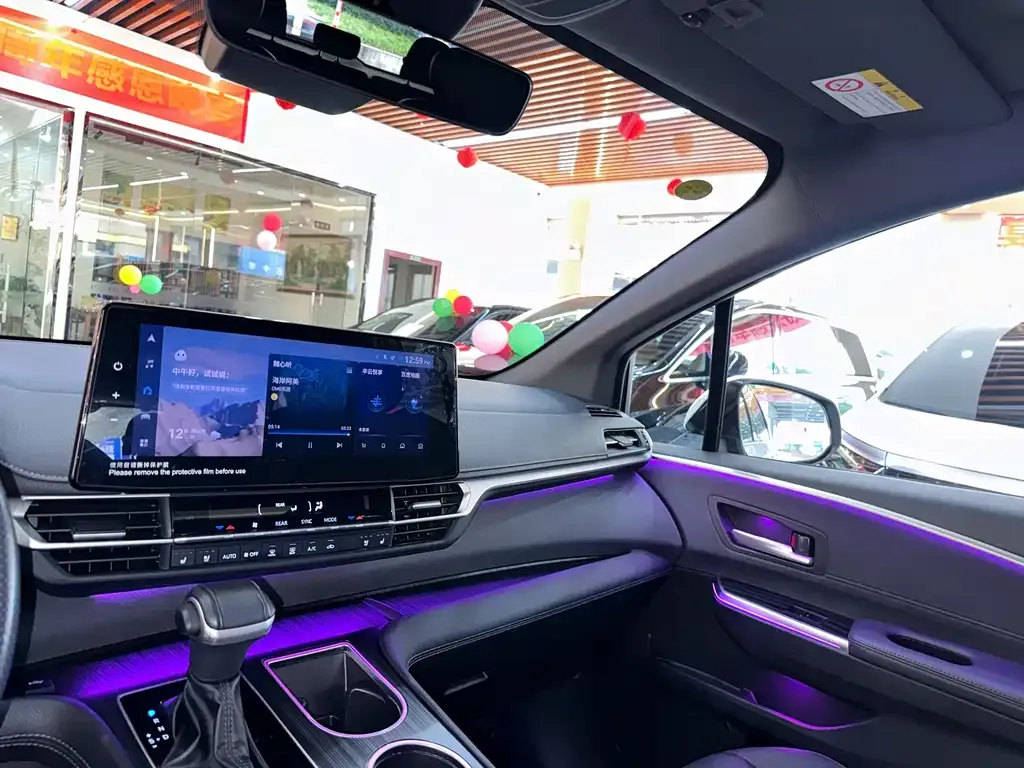 Toyota Sienna 2023 из CN, фото 2
