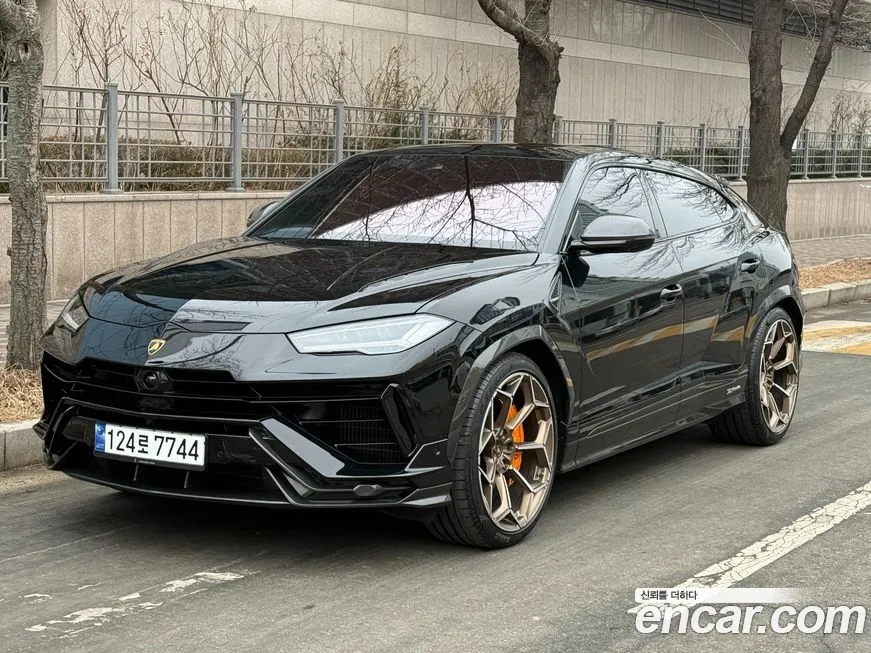 Lamborghini Urus 2023 из KR, фото 1