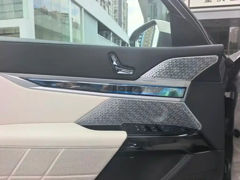 BMW i7 — фото 3