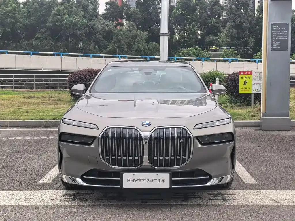 BMW i7 — фото 10