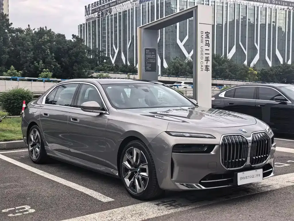 BMW i7 — фото 4
