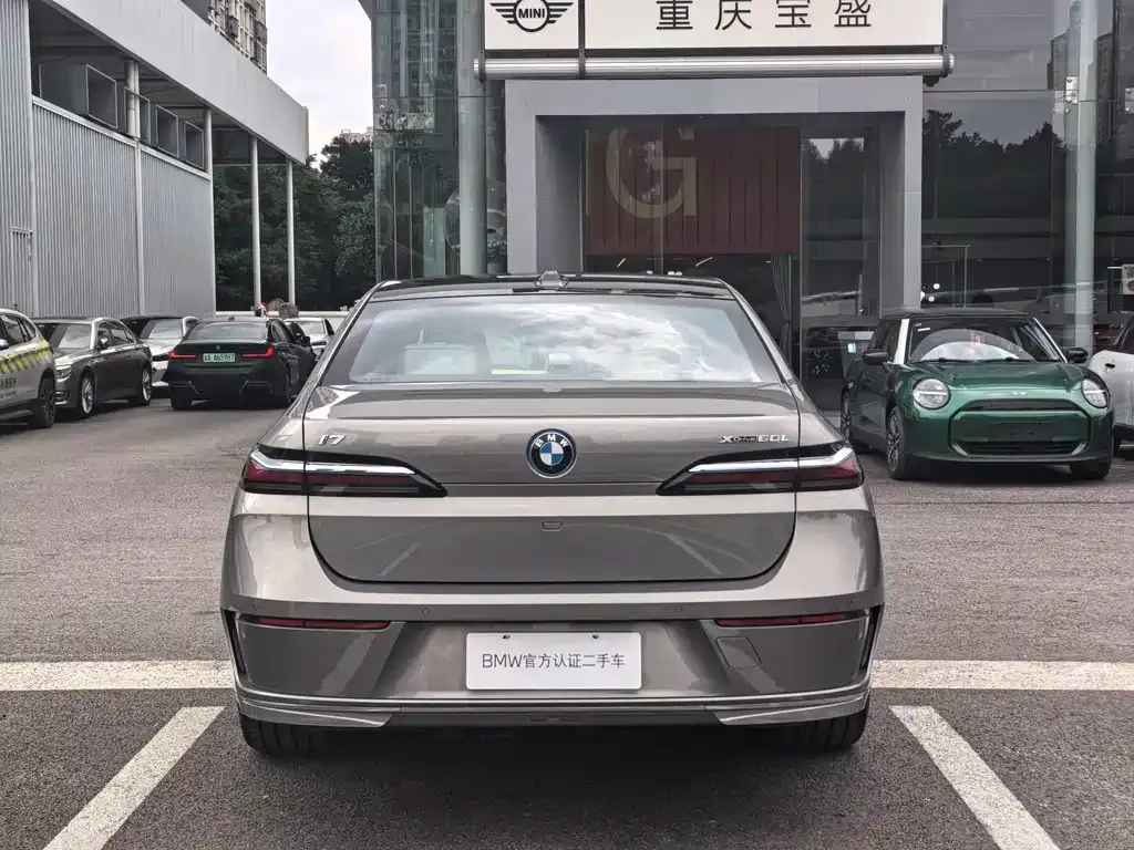 BMW i7 — фото 6