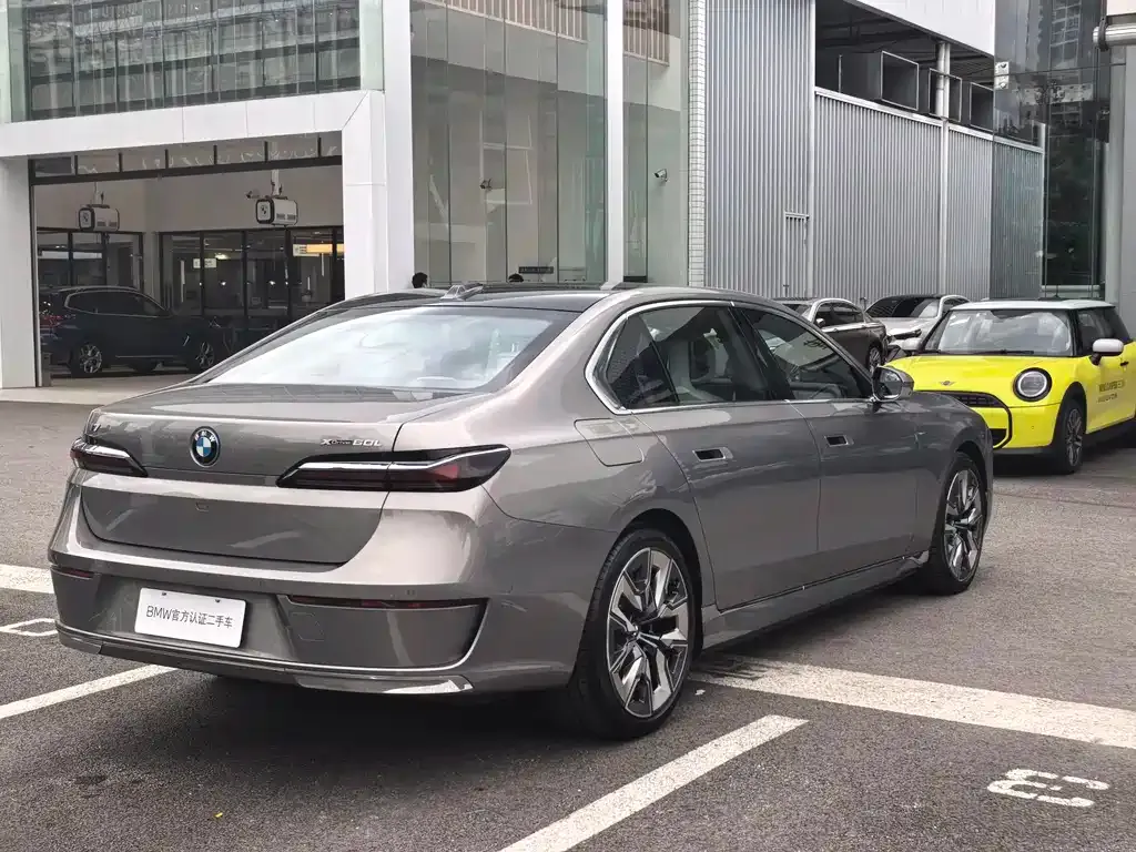 BMW i7 — фото 9