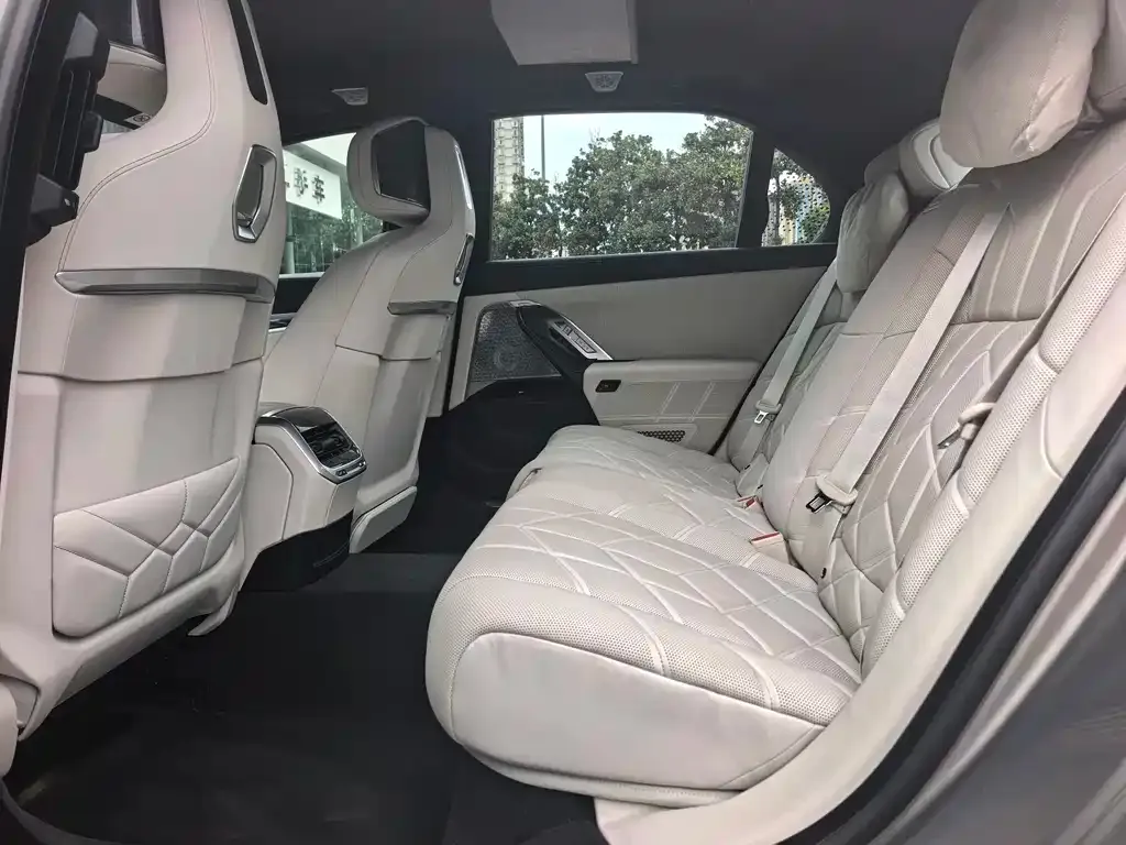 BMW i7 — фото 2
