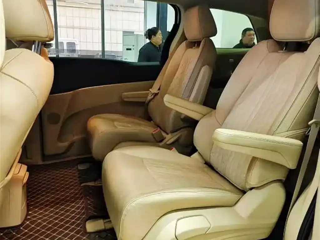 Buick GL8 2023 из CN, фото 2