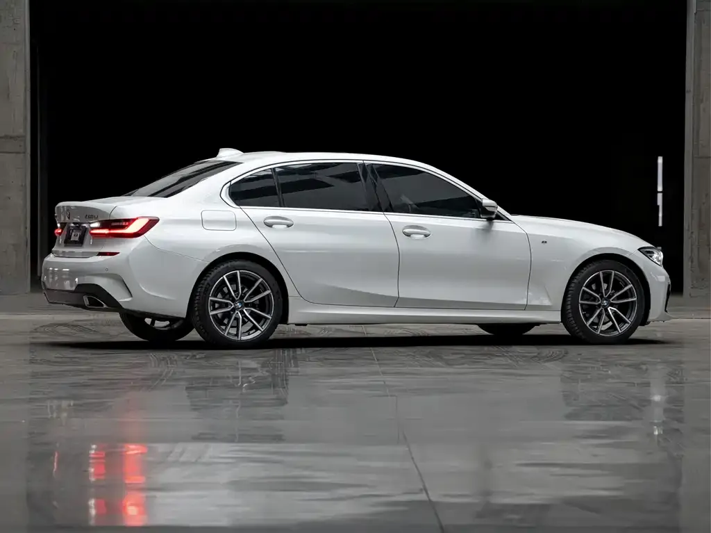 BMW 3 Series 2022 из CN, фото 2