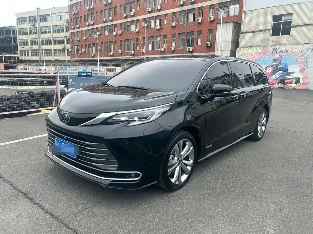 Toyota Sienna 2024 из CN, фото 1