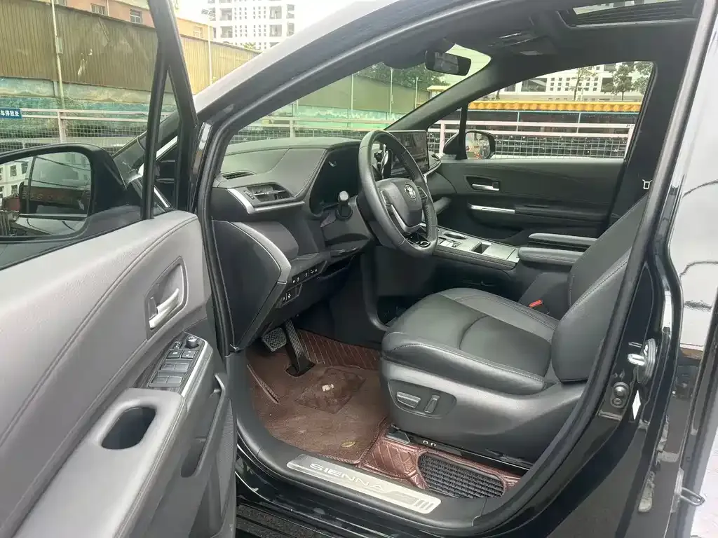 Toyota Sienna 2024 из CN, фото 3