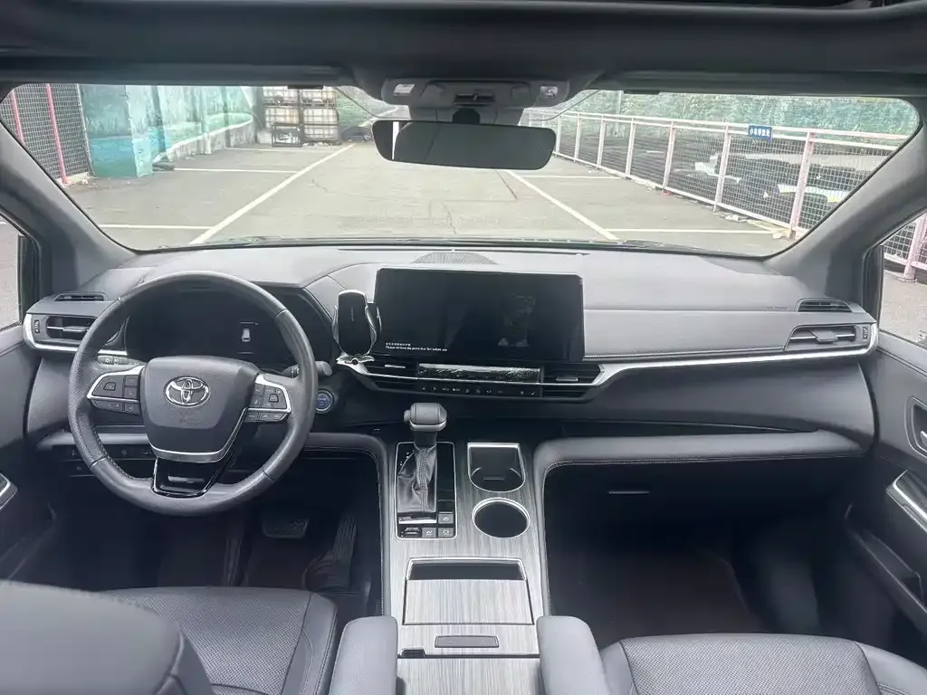 Toyota Sienna 2024 из CN, фото 4